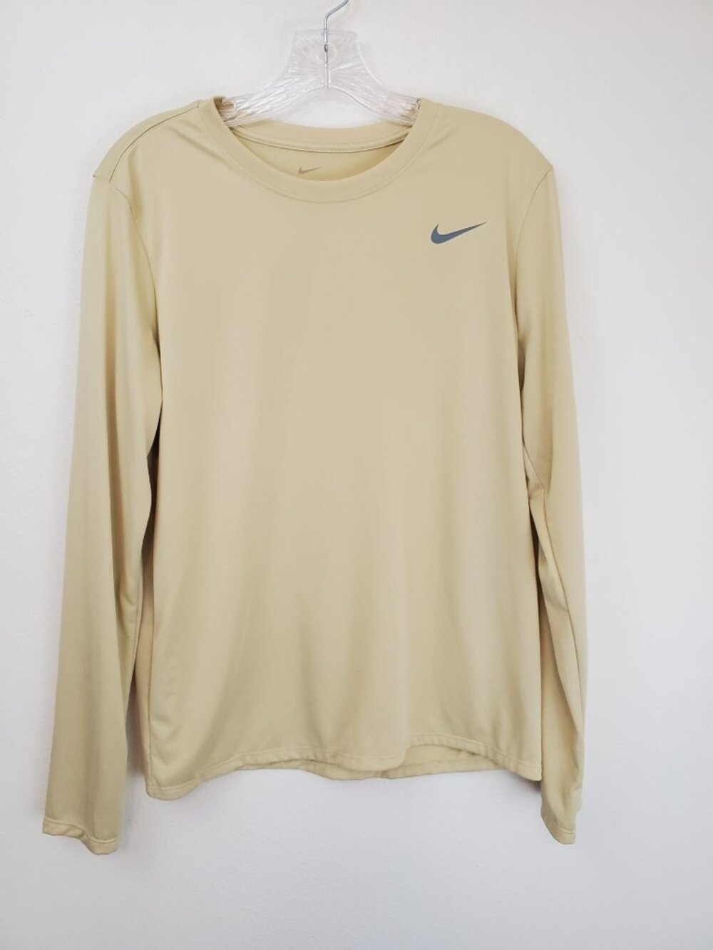 Nike women's Team Gold Legend long-sleeve crew t-shirt